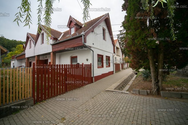 Eladó családi ház, Nagykovácsiban 159.9 M Ft, 4 szobás