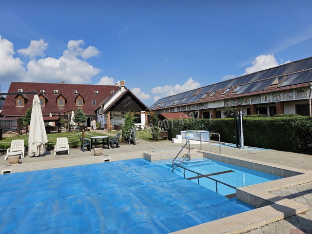Eladó hotel, Bakson 399 M Ft, 20+5 szobás / költözzbe.hu