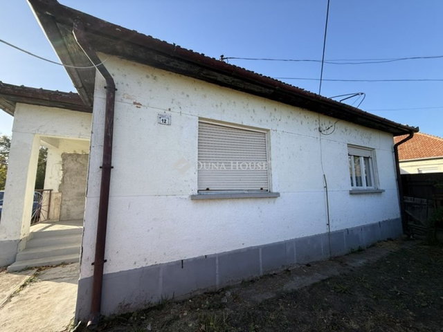 Eladó családi ház, Jászkisérén, Tört utcában 14.99 M Ft