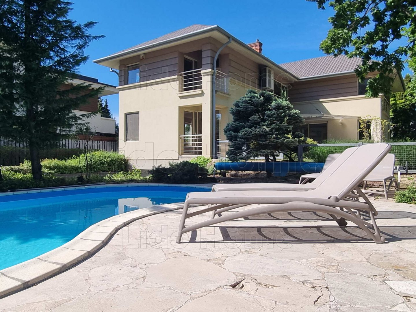 5 bed · 300m² · 385.000.000 ft