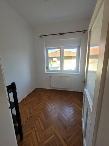 Kiadó téglalakás, albérlet, Pécsett, Köztársaság téren