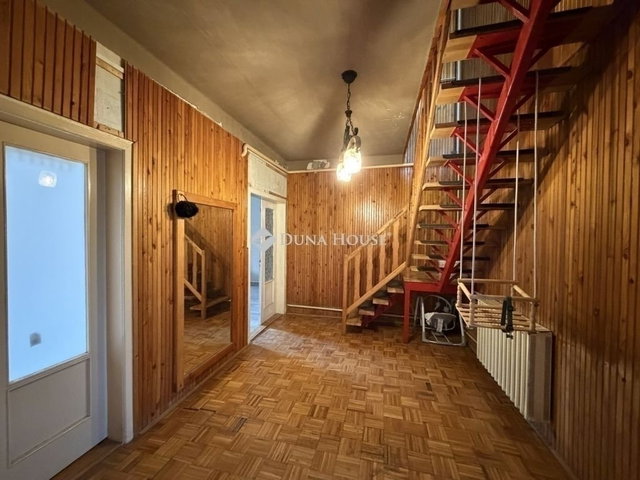 Eladó családi ház, Tápiószecsőn 64.4 M Ft, 8 szobás