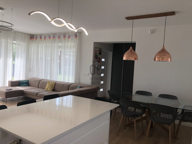 Eladó ikerház, Szentendrén 249 M Ft, 8 szobás