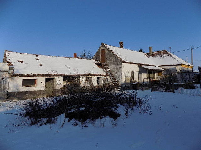 Eladó családi ház, Egyházaskeszőn 11.4 M Ft, 2 szobás