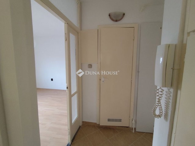Kiadó panellakás, albérlet, Pécsett 150 E Ft / hó, 2 szobás