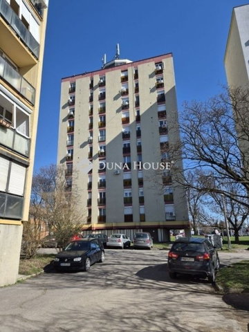 Eladó panellakás, Pécsett 39.9 M Ft, 2 szobás