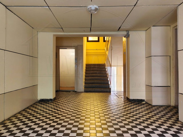 Eladó panellakás, Komlón 24.9 M Ft, 2 szobás