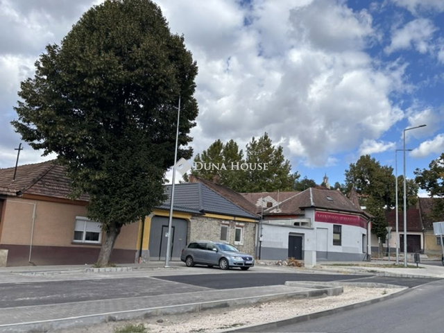 Eladó családi ház, Esztergomban, Terézia utcában 65 M Ft