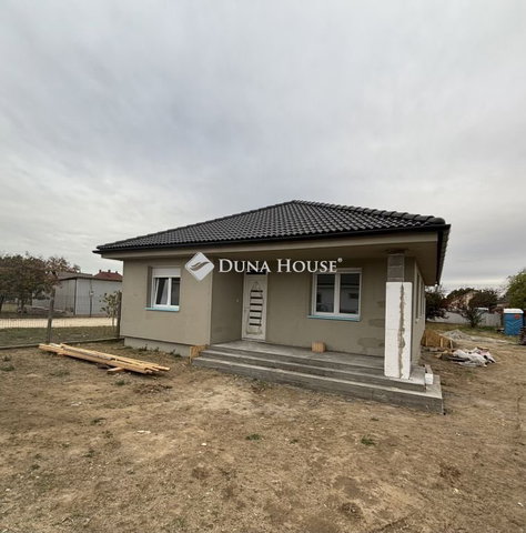 Eladó családi ház, Ságváron 89.9 M Ft, 4 szobás