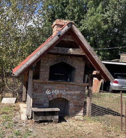 Eladó nyaraló, Bakonyán 300 M Ft, 5 szobás