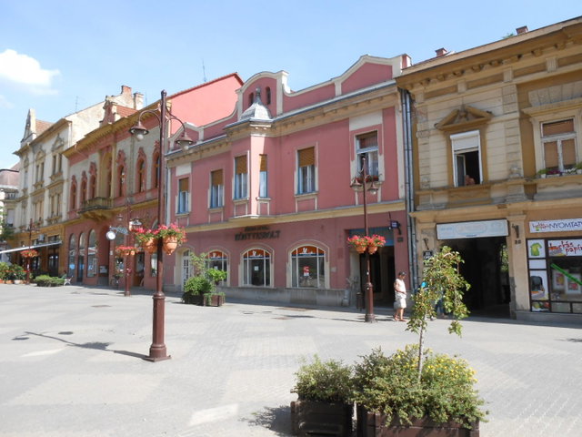 Eladó üzlethelyiség, Kaposváron, Fő utcában 77 M Ft