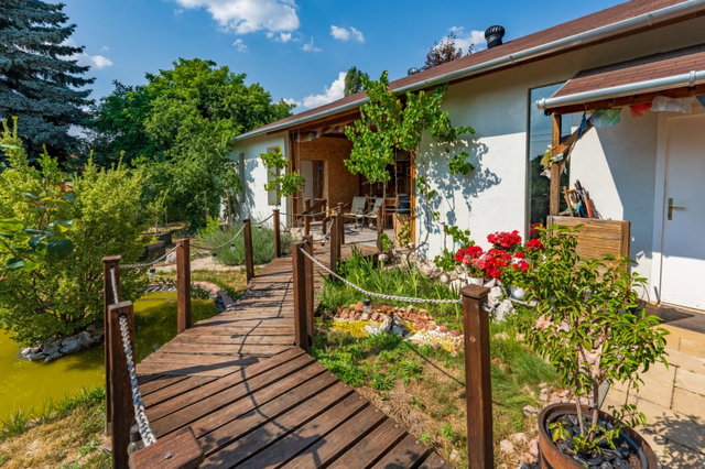 Eladó családi ház, Szigethalmon 131 M Ft, 5 szobás