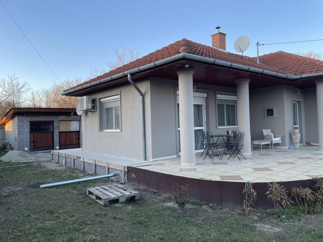 Eladó családi ház, Ráckevén 105.2 M Ft, 2 szobás