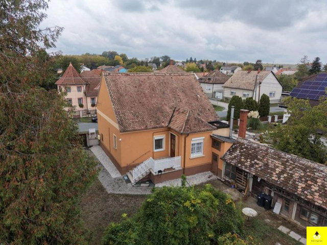 Eladó családi ház, Csepregen 43 M Ft, 2 szobás
