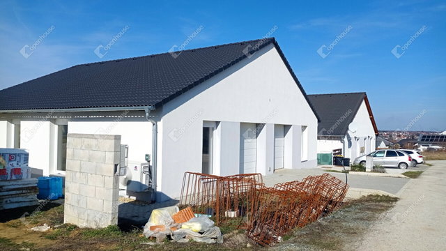 Eladó ikerház, Teskándon 75 M Ft, 4 szobás