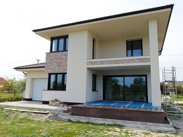 Eladó családi ház, Délegyházán 216 M Ft, 5 szobás