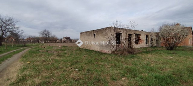 Eladó telek, Nagykátán 8 M Ft / költözzbe.hu