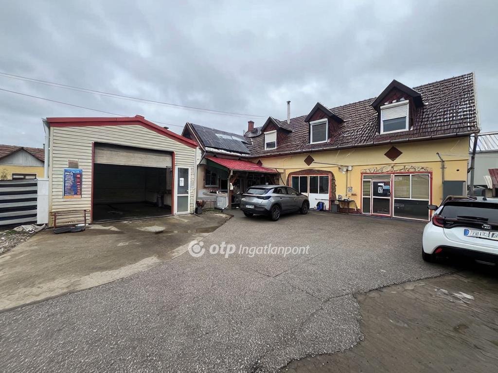 2 bed · 245m² · 78.900.000 ft
