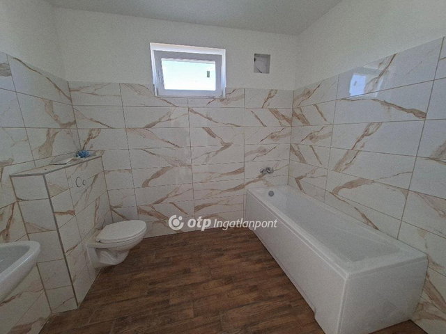 Eladó családi ház, Kulcson 85 M Ft, 4 szobás