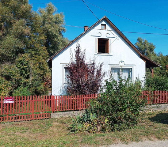 Eladó családi ház, Alsópetényen 68 M Ft, 5+1 szobás
