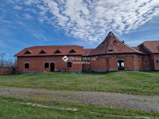 Eladó családi ház, Cegléden 135 M Ft, 1 szobás