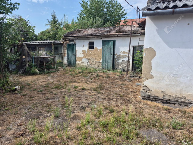 Eladó családi ház, Pápán 36.99 M Ft, 2 szobás