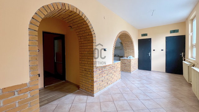 Eladó családi ház, Szekszárdon 34.9 M Ft, 5 szobás