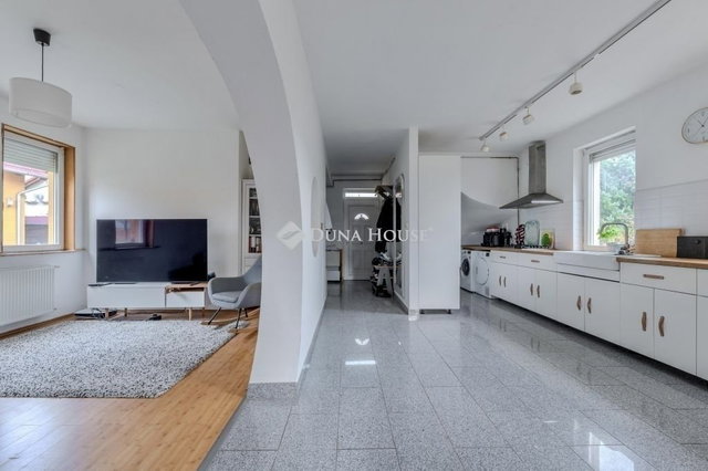 Eladó családi ház, Gödön 99.9 M Ft, 6 szobás