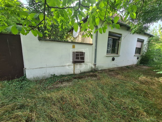 Eladó családi ház, Madarason 2.3 M Ft, 2 szobás