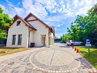 Kiadó üzlethelyiség, Péterin, Petőfi Sándor utcában