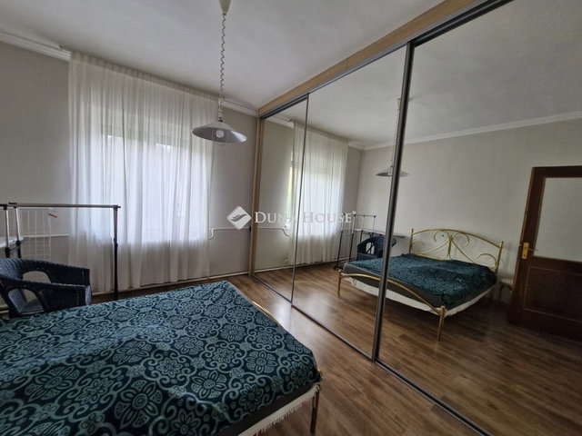 Eladó családi ház, Tatán 99 M Ft, 4 szobás
