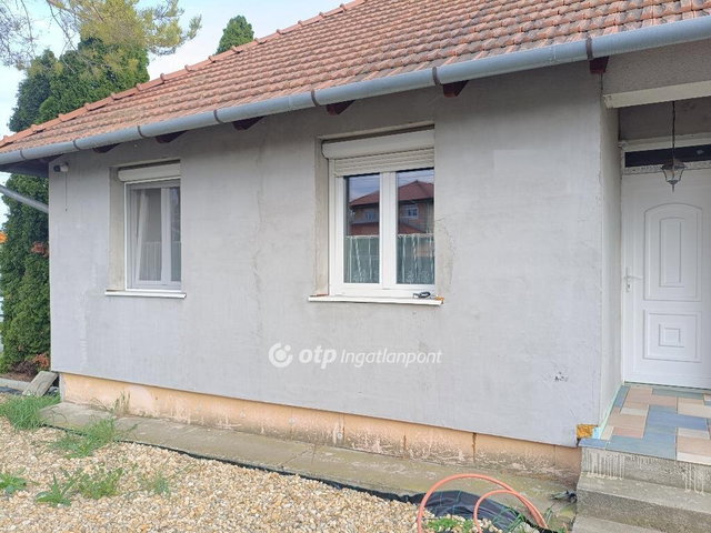 Eladó családi ház, Tárnokon 109 M Ft, 3 szobás