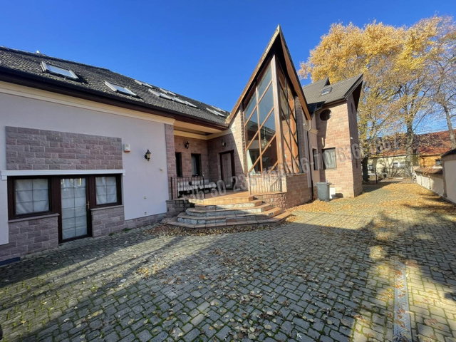Eladó családi ház, Egerben 450 M Ft, 8 szobás