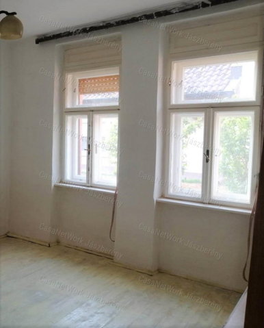Eladó családi ház, Jászberényben 33.9 M Ft, 2 szobás