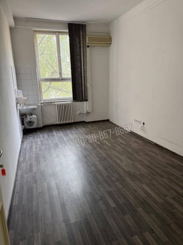 Kiadó iroda, Dunaújvárosban, Vasmű úton 100 E Ft / hó