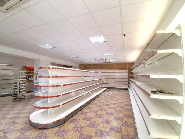 Eladó üzlethelyiség, Tasson 69.9 M Ft / költözzbe.hu