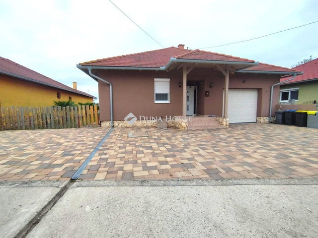 Eladó családi ház, Mohácson 70 M Ft, 4 szobás