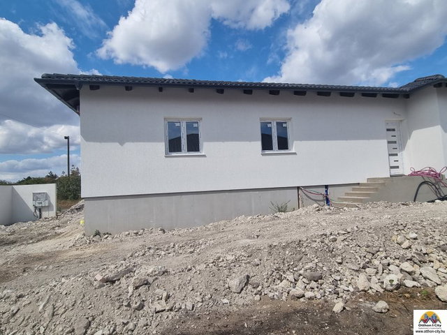 Eladó családi ház, Érden 54 M Ft, 3 szobás