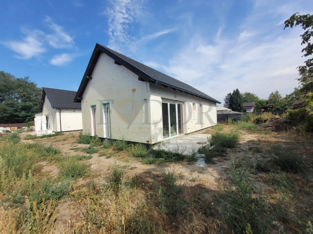 Eladó ikerház, Monorierdőn 84 M Ft, 4 szobás