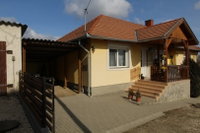 Eladó családi ház, Lesencetomajon 90 M Ft, 5+1 szobás