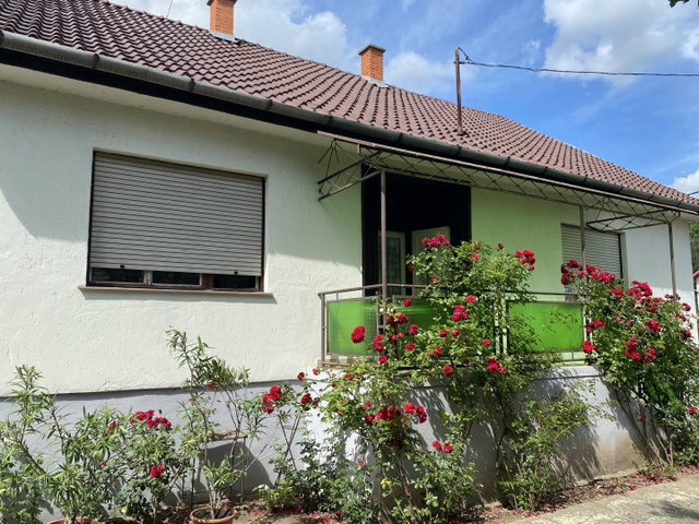 Eladó családi ház, Halmajon 33.5 M Ft, 3 szobás