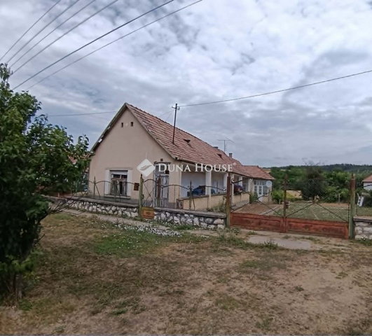 Eladó családi ház, Epölön 29.9 M Ft, 4 szobás