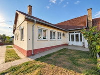 Eladó családi ház, Érsekcsanádon 39.999 M Ft, 4 szobás