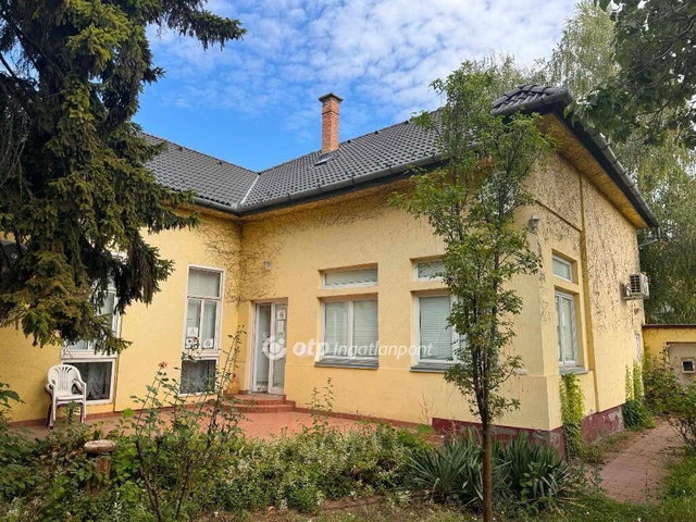 Eladó családi ház, Cegléden 125 M Ft, 3+2 szobás
