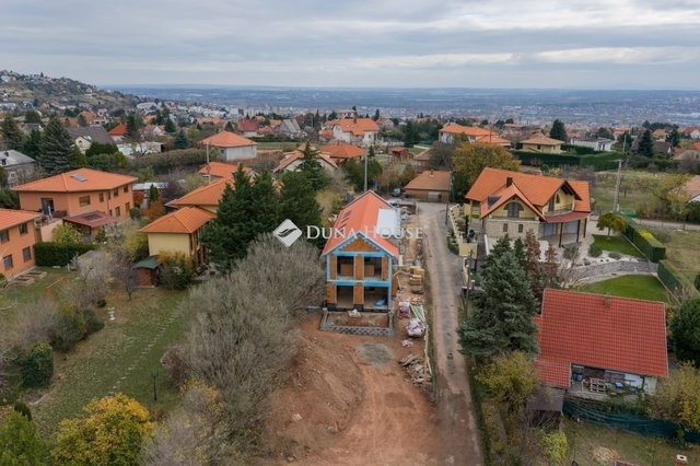 Eladó ikerház, Pécsett 169.9 M Ft, 4 szobás