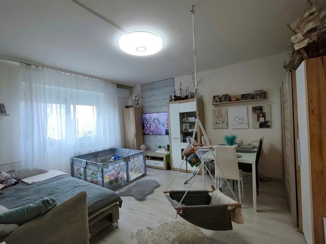Eladó téglalakás, Komlón 29.9 M Ft, 2 szobás