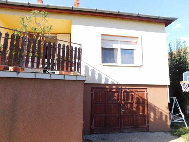 Eladó családi ház, Keszthelyen 88.9 M Ft, 3+4 szobás