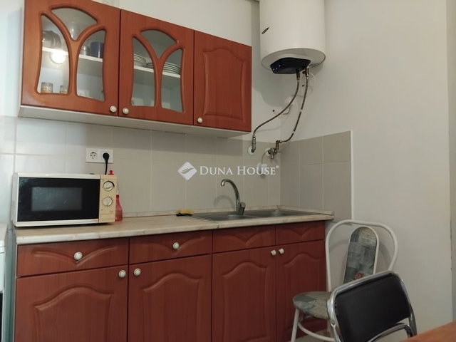 Eladó téglalakás, Pécsett, Kálvária utcában 34.2 M Ft