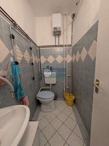 Eladó üzlethelyiség, Kazincbarcikán, Május 1. úton 6.9 M Ft