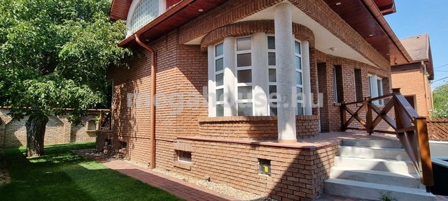Eladó családi ház, Budapesten, III. kerületben, Kinizsi utcában